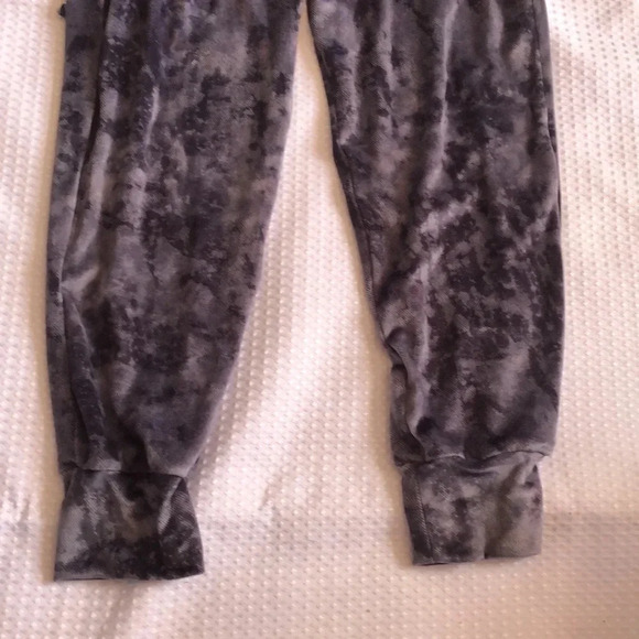 NWOT Printed Velour in classic Jogger - Picture 8 of 12